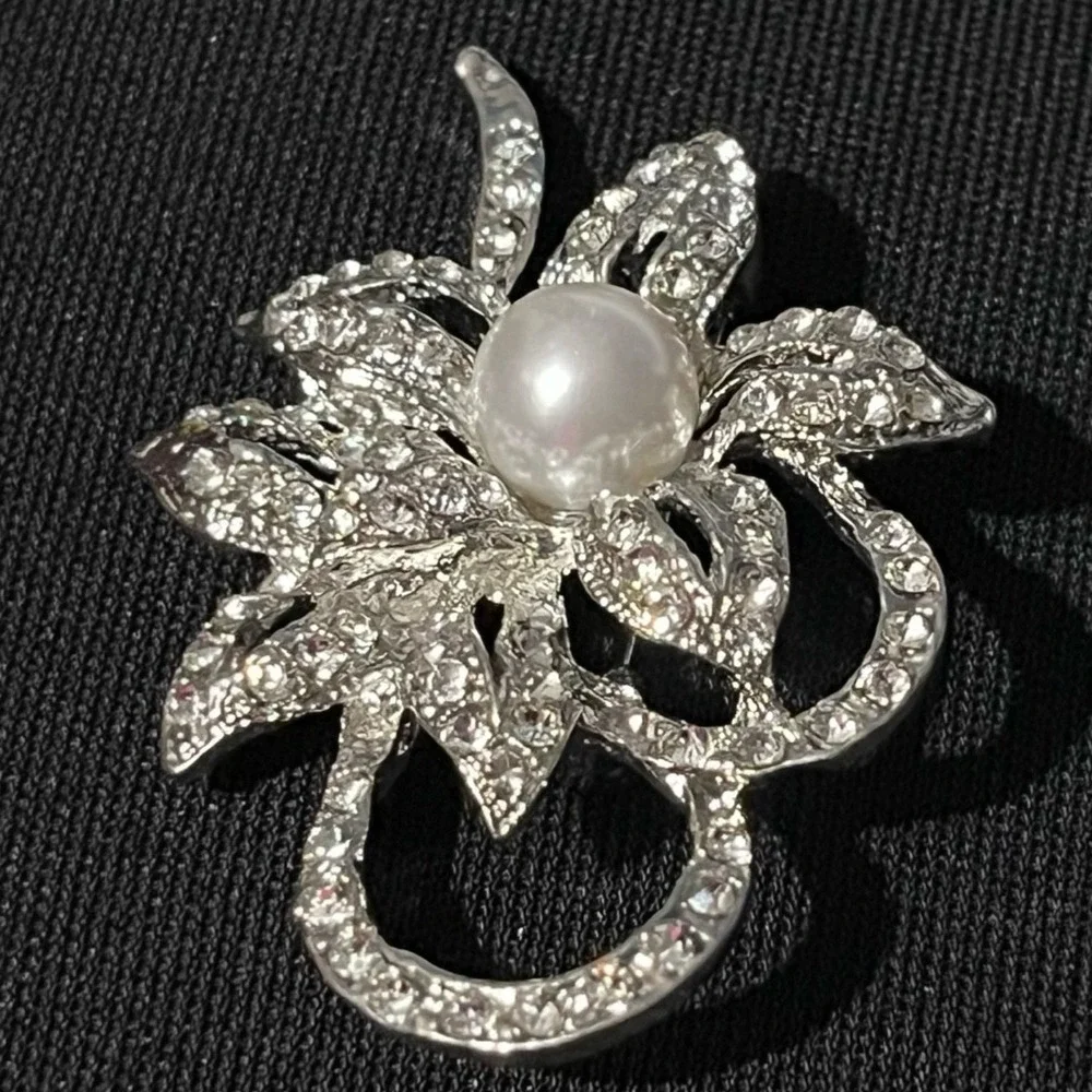 Silver Tone Floral Brooch Rhinestone Faux Pearl Flower Pin Jewelry